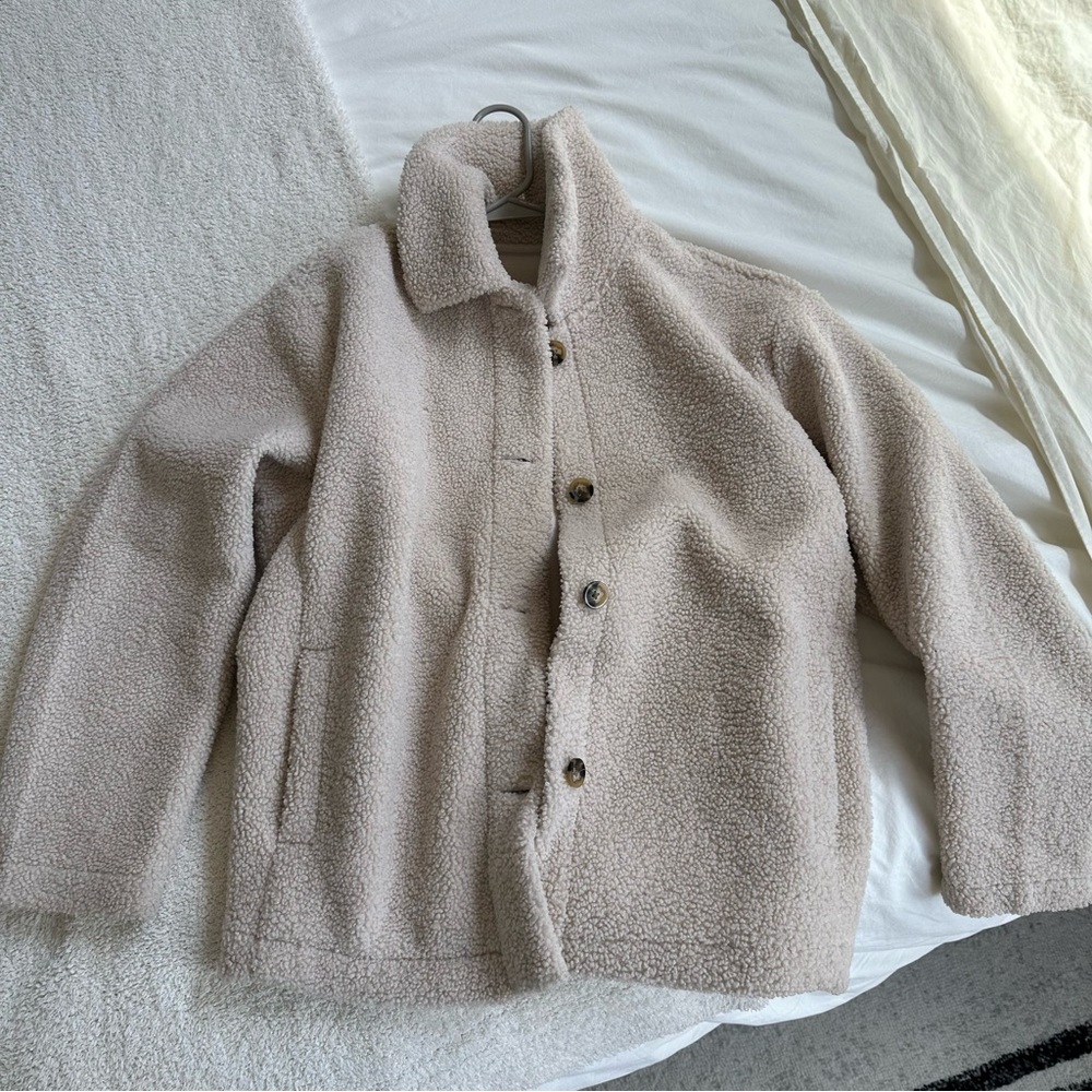 Uniqlo fuzzy Jacket | size large